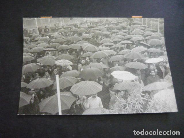 Fotografia antiga: ALMUSACES VALENCIA ASAMBLEA TRABAJADORES FORD ANTIGUA FOTOGRAFIA 18 X 12 CM