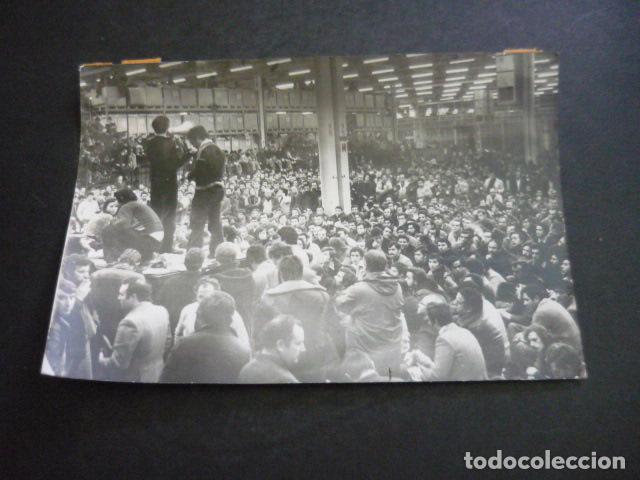 Antique Photography: ALMUSACES VALENCIA ASAMBLEA TRABAJADORES FORD ANTIGUA FOTOGRAFIA 18 X 12 CM