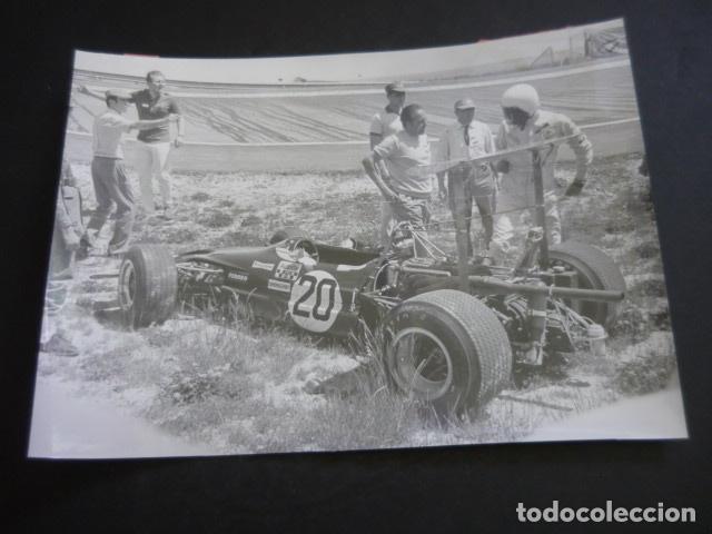Antique Photography: MADRID CIRCUITO DE JARAMA AUTOMOVILISMO ACCIDENTE FORMULA 1 1970 ANTIGUA FOTOGRAFIA 18 X 24 CM