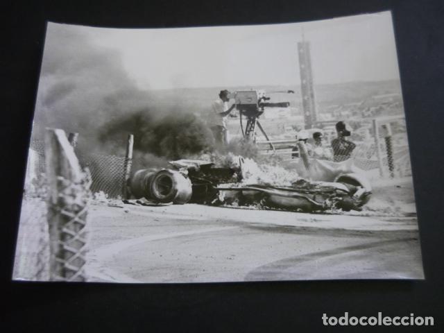 Fotografia antiga: MADRID CIRCUITO DE JARAMA AUTOMOVILISMO ACCIDENTE FORMULA 1 1970 ANTIGUA FOTOGRAFIA 18 X 24 CM