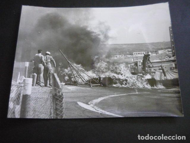 Alte Fotografie: MADRID CIRCUITO DE JARAMA AUTOMOVILISMO ACCIDENTE FORMULA 1 1970 ANTIGUA FOTOGRAFIA 18 X 24 CM