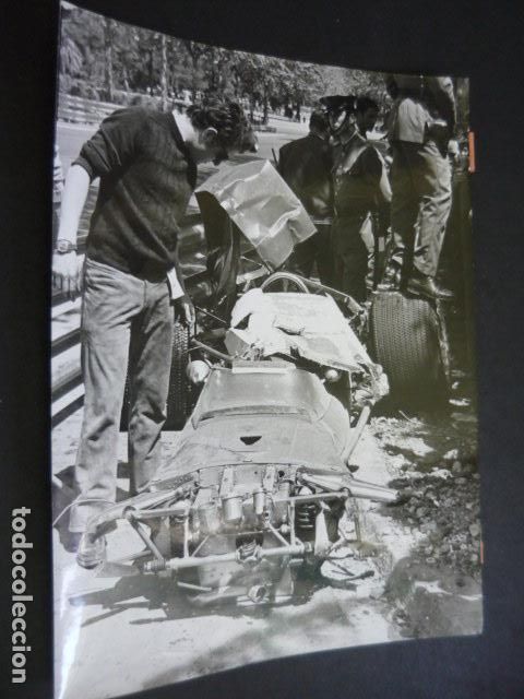 Fotograf&iacute;a antigua: RALLYE DE MONTECARLO CIRCUITO AUTOMOVILISMO ACCIDENTE 1966 ANTIGUA FOTOGRAFIA ORIGINAL 18 X 12 CM