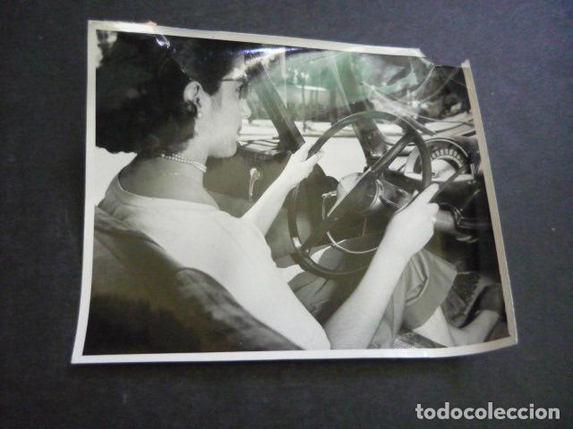 Fotograf&iacute;a antigua: MUJERES AL VOLANTE ANTIGUA FOTOGRAFIA ORIGINAL 14 X 11 CM