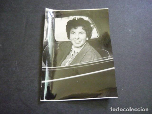 Photographie ancienne: MUJER CONDUCTORA ANTIGUA FOTOGRAFIA ORIGINAL 8 X 11 CM