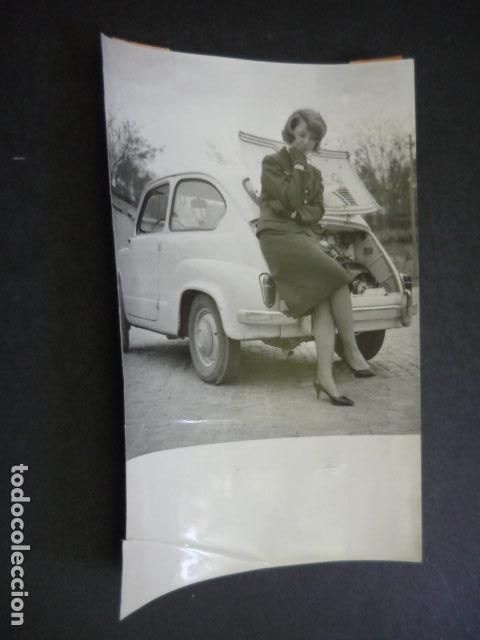 Photographie ancienne: SEAT 600 CONDUCTORA ANTIGUA FOTOGRAFIA ORIGINAL 12 X 18 CM