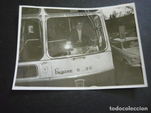 Alte Fotografie: MADRID MUJER CODUCTORA AUTOBUSES EMT ANTIGUA FOTOGRAFIA ORIGINAL 12 X 18 CM