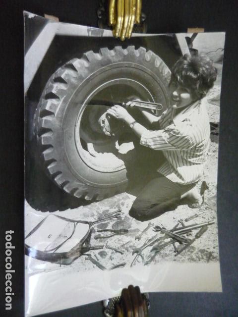 Fotograf&iacute;a antigua: MADRID PROFESORA DE AUTOMOVILISMO ANTIGUA FOTOGRAFIA ORIGINAL 24 X 18 CM