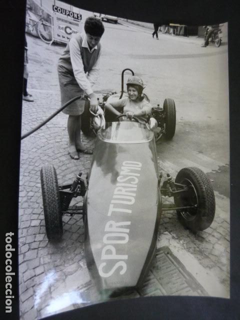 Fotograf&iacute;a antigua: ITALIA ASOCIACION FEMENINA PILOTOS DE CARRERAS ANTIGUA FOTOGRAFIA ORIGINAL 24 X 18 CM