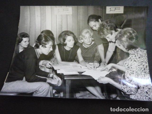 Fotograf&iacute;a antigua: ITALIA ASOCIACION FEMENINA PILOTOS DE CARRERAS SPORTURISMO ANTIGUA FOTOGRAFIA ORIGINAL 24 X 18 CM