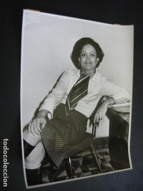 Fotograf&iacute;a antigua: MUJER TAXISTA ANTIGUA FOTOGRAFIA ORIGINAL 18 X 24 CM