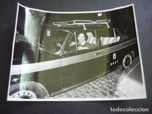 Fotograf&iacute;a antigua: MUJER TAXISTA ANTIGUA FOTOGRAFIA ORIGINAL 18 X 24 CM