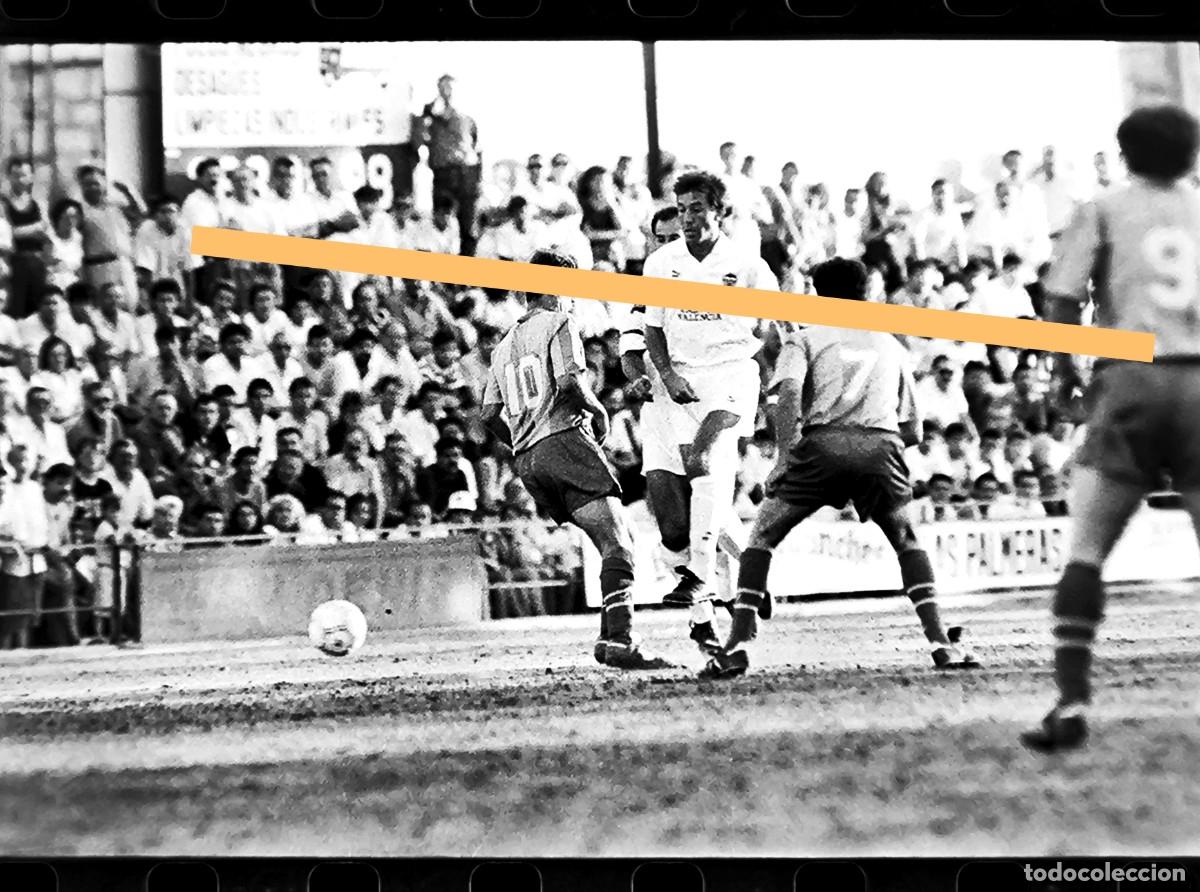 Fotografia antiga: Negativo de fotograf&iacute;a. Burjassot club de f&uacute;tbol - Valencia C.F. Partido. A&ntilde;o 1991.