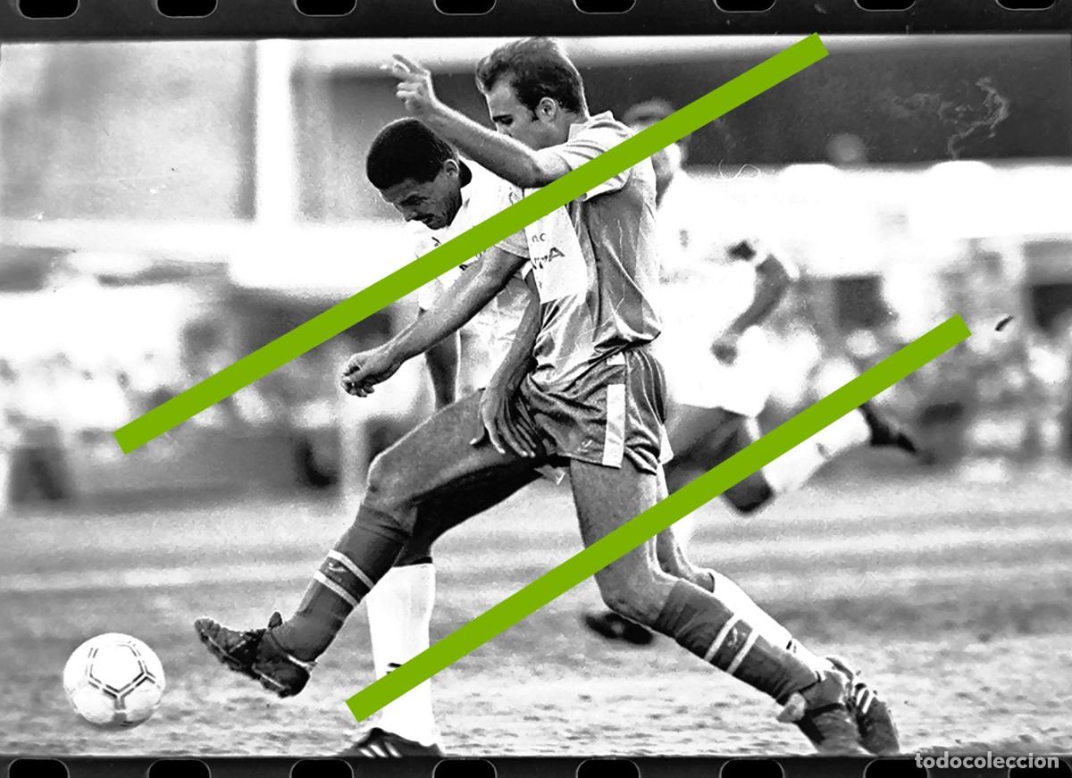 Fotograf&iacute;a antigua: Negativo de fotograf&iacute;a. Burjassot club de f&uacute;tbol - Valencia C.F. Partido. A&ntilde;o 1991.