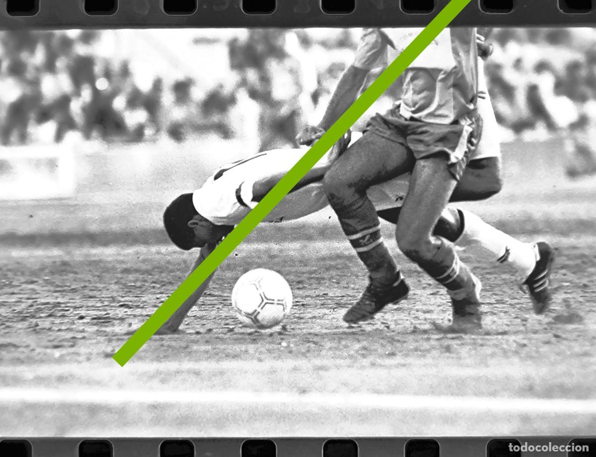 Fotograf&iacute;a antigua: Negativo de fotograf&iacute;a. Burjassot club de f&uacute;tbol - Valencia C.F. Partido. A&ntilde;o 1991.