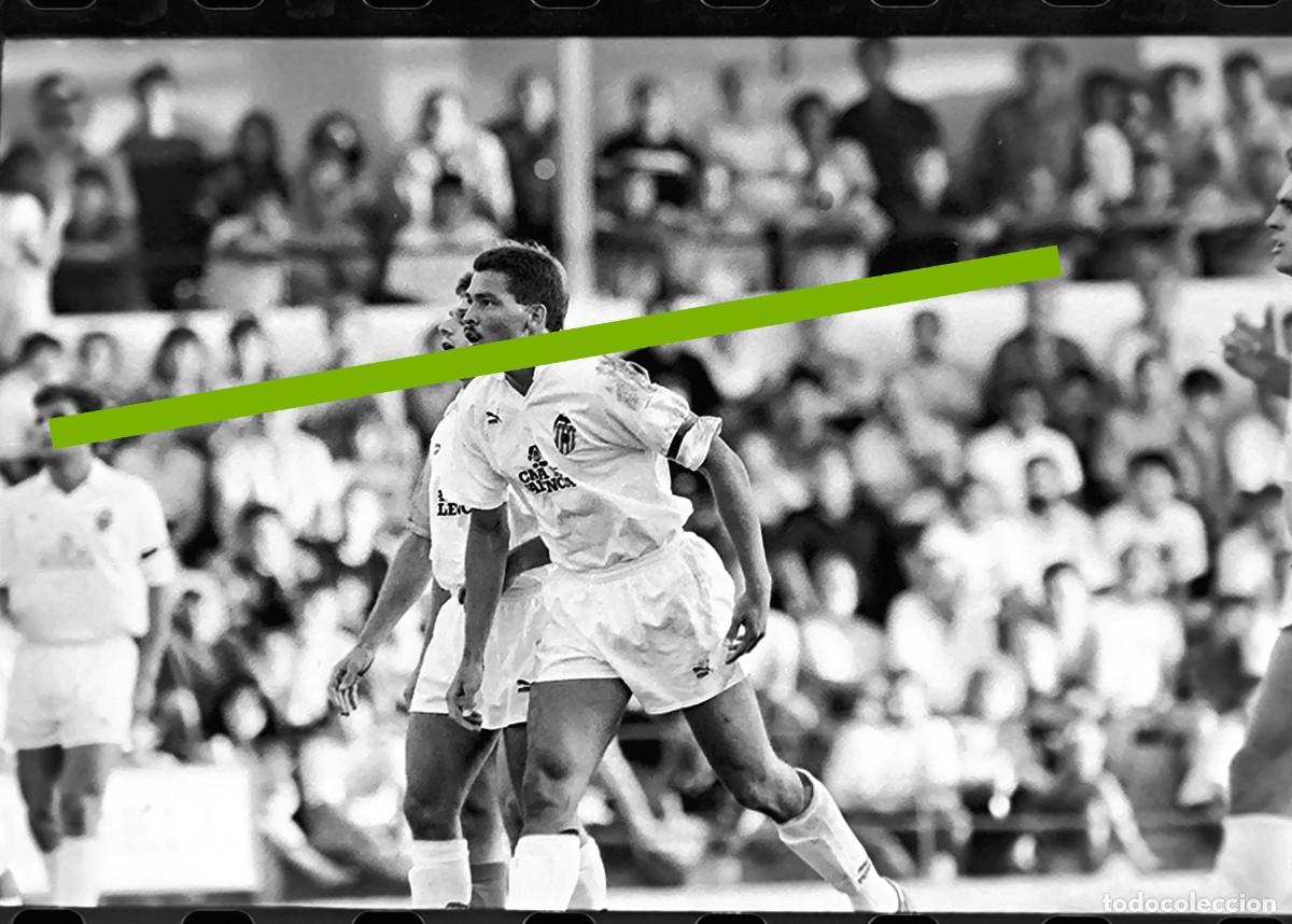 Fotograf&iacute;a antigua: Negativo de fotograf&iacute;a. Burjassot club de f&uacute;tbol - Valencia C.F. Partido. A&ntilde;o 1991.
