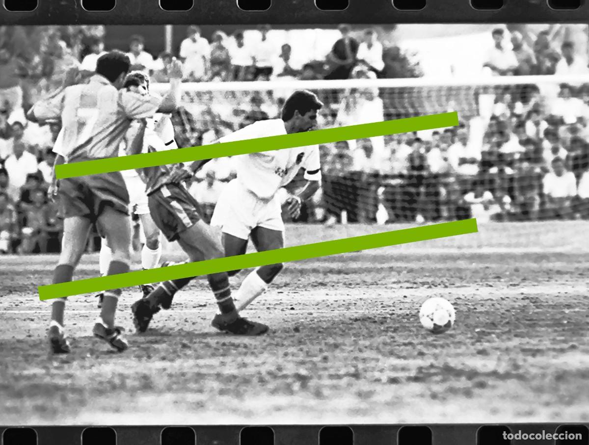 Fotograf&iacute;a antigua: Negativo de fotograf&iacute;a. Burjassot club de f&uacute;tbol - Valencia C.F. Partido. A&ntilde;o 1991.