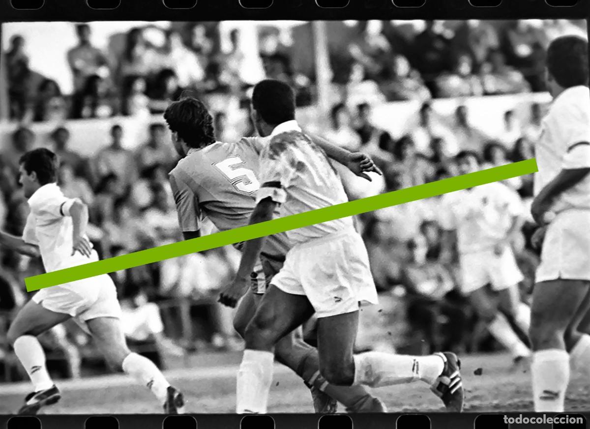 Fotograf&iacute;a antigua: Negativo de fotograf&iacute;a. Burjassot club de f&uacute;tbol - Valencia C.F. Partido. A&ntilde;o 1991.