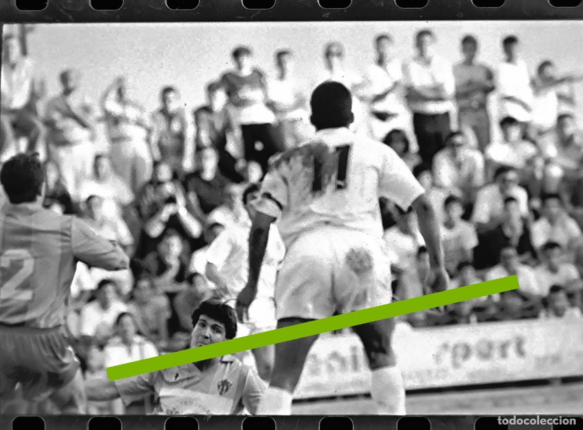 Fotograf&iacute;a antigua: Negativo de fotograf&iacute;a. Burjassot club de f&uacute;tbol - Valencia C.F. Partido. A&ntilde;o 1991.