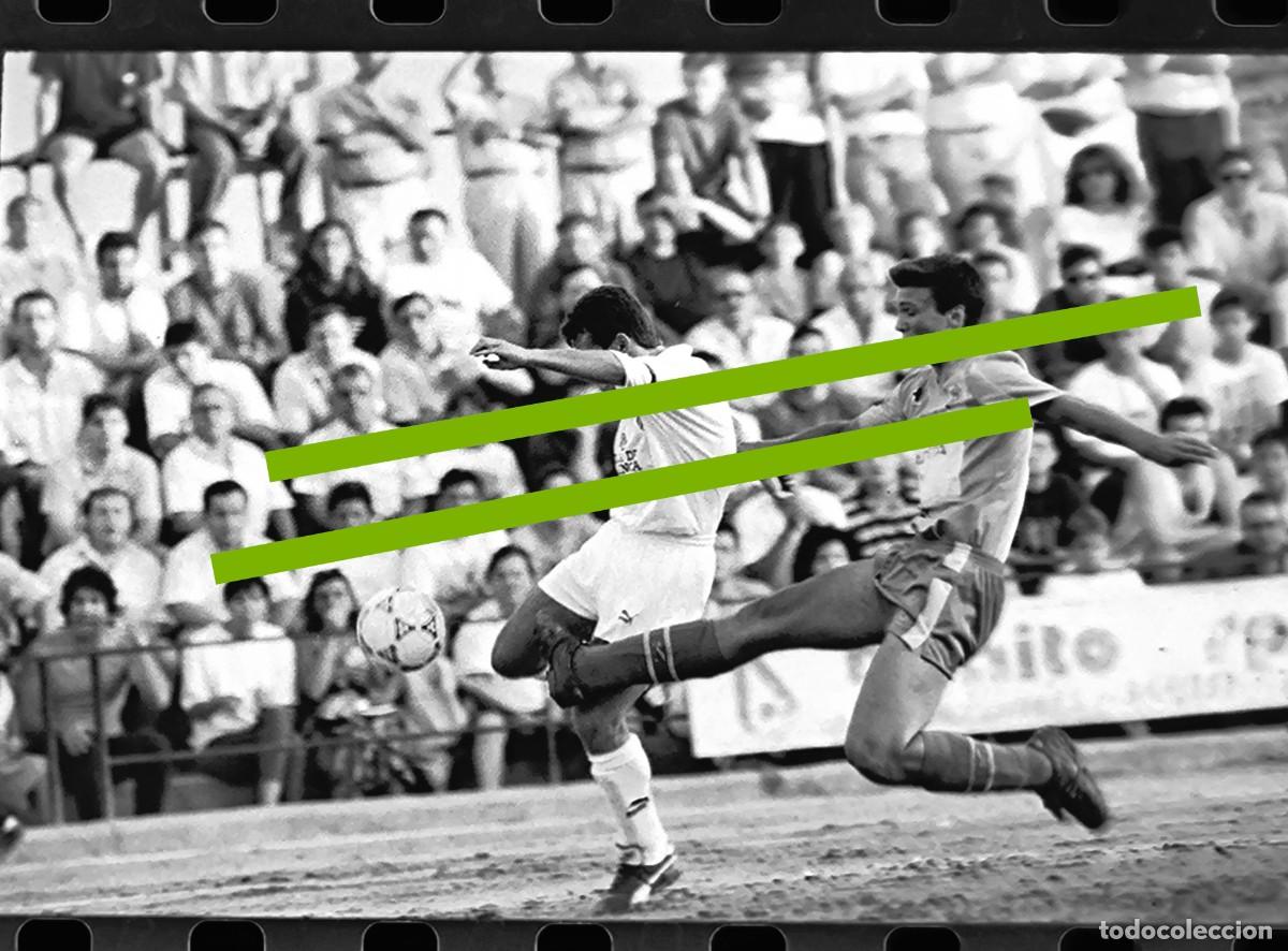Fotograf&iacute;a antigua: Negativo de fotograf&iacute;a. Burjassot club de f&uacute;tbol - Valencia C.F. Partido. A&ntilde;o 1991.