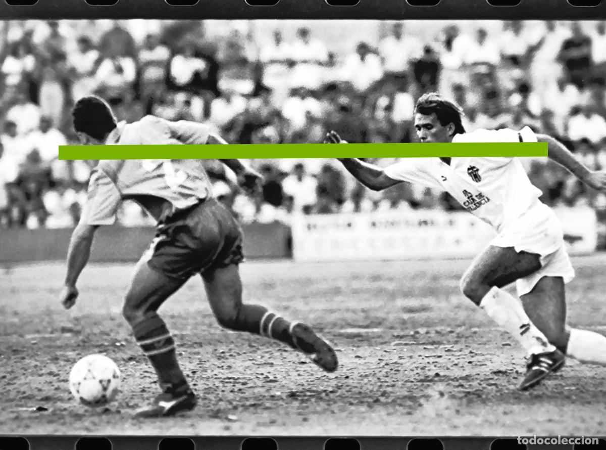 Fotografia antica: Negativo de fotograf&iacute;a. Burjassot club de f&uacute;tbol - Valencia C.F. Partido. A&ntilde;o 1991.