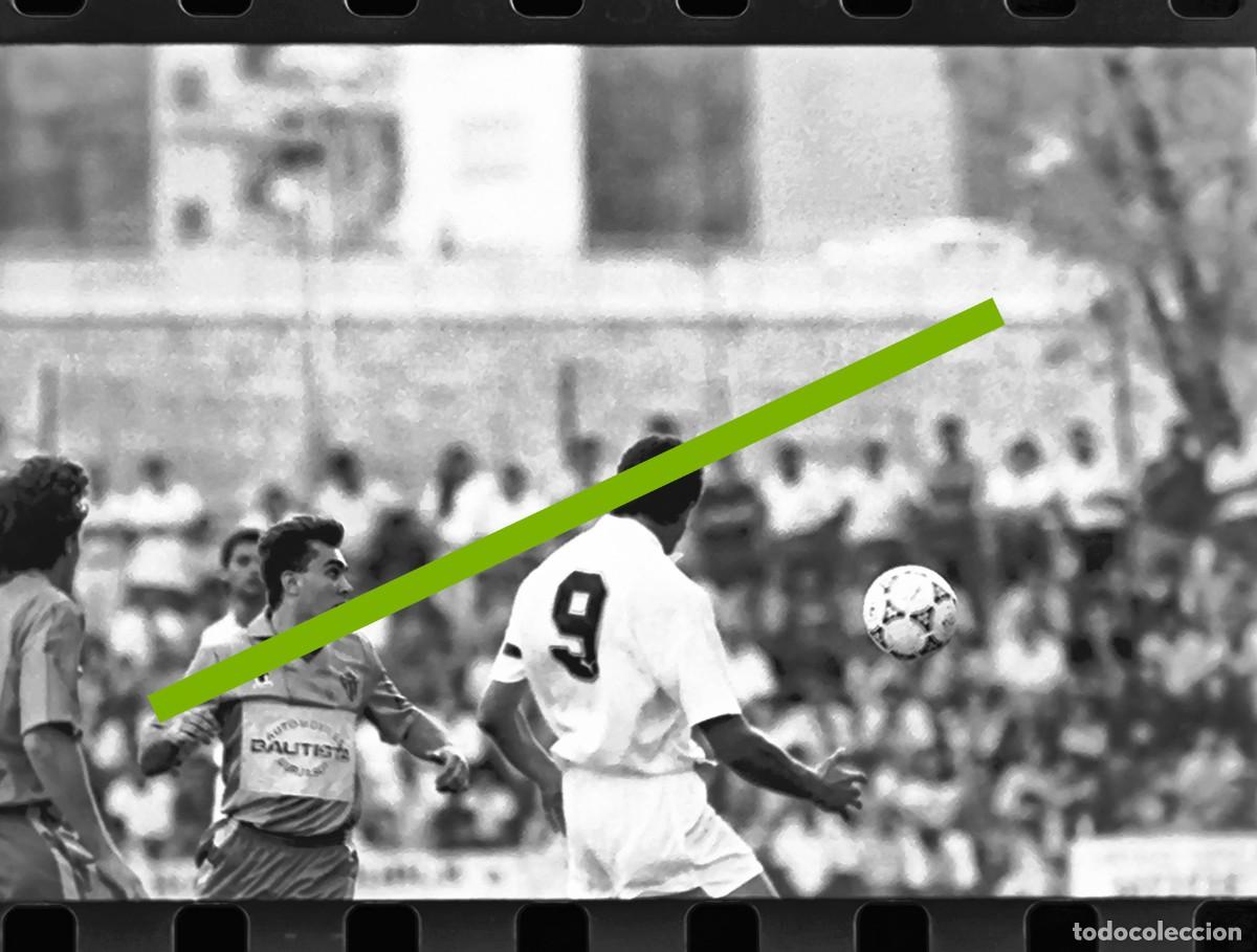Fotograf&iacute;a antigua: Negativo de fotograf&iacute;a. Burjassot club de f&uacute;tbol - Valencia C.F. Partido. A&ntilde;o 1991.