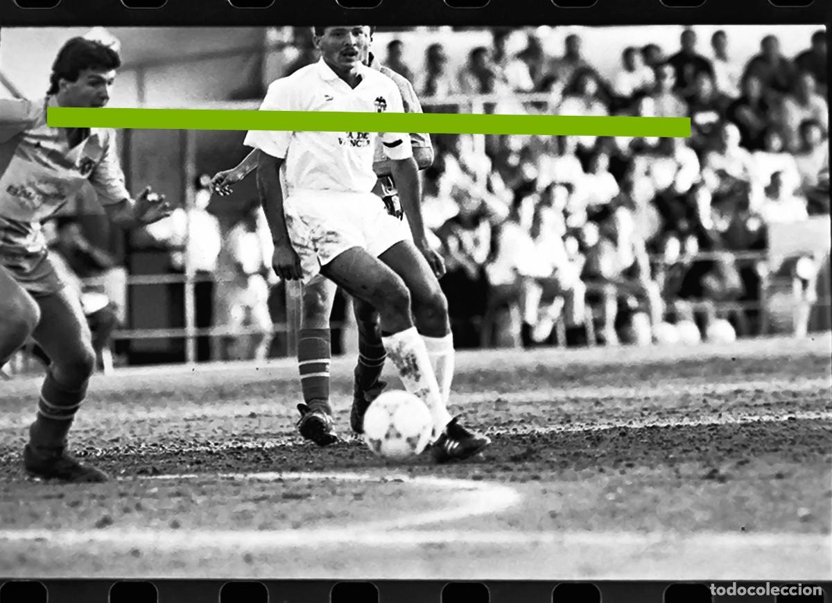 Fotograf&iacute;a antigua: Negativo de fotograf&iacute;a. Burjassot club de f&uacute;tbol - Valencia C.F. Partido. A&ntilde;o 1991.