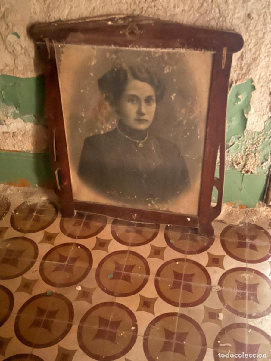 Fotograf&iacute;a antigua: Antiguo retrato de dama-Fotograf&iacute;a iluminada al carb&oacute;n/&Oacute;leo-foto con marco modernista-Circa1900