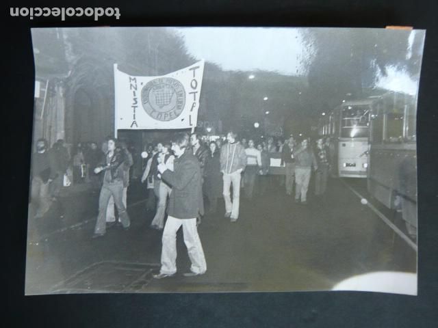 Fotograf&iacute;a antigua: BILBAO MANIFESTACION MOVIMIENTO VASCO LIBERACION GAY EHGAM LEY PELIGROSIDAD FOTOGRAFIA 18 X 24 CM