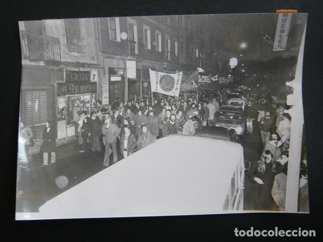 Fotograf&iacute;a antigua: BILBAO MANIFESTACION MOVIMIENTO VASCO LIBERACION GAY EHGAM LEY PELIGROSIDAD FOTOGRAFIA 18 X 24 CM