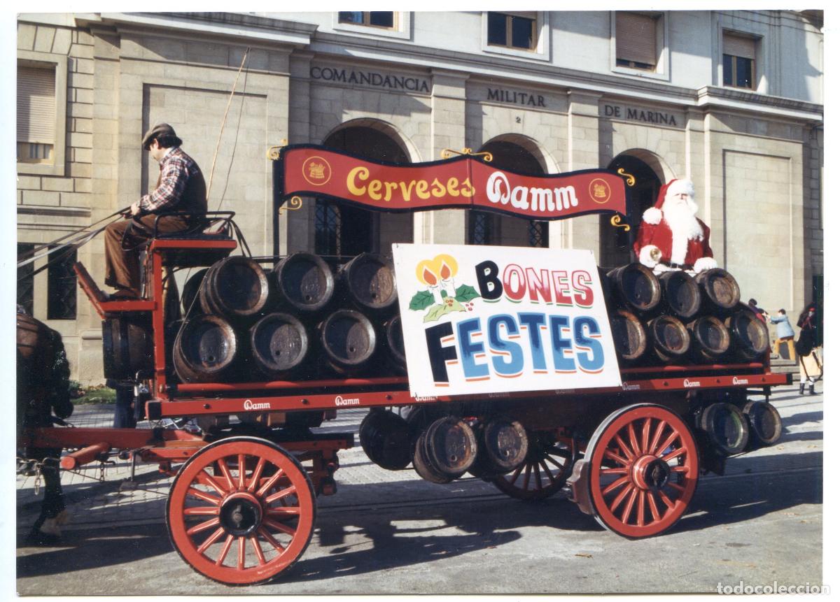 Fotograf&iacute;a antigua: Barcelona. Carro para transportar cerveza Damm en Navidad, a&ntilde;os 80. Tres fotos Kodak Color