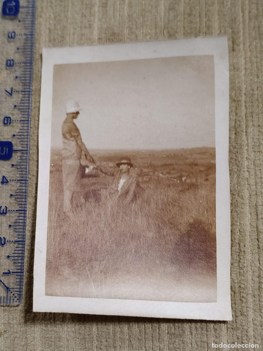 Fotograf&iacute;a antigua: Foto Francia, a&ntilde;os 20. Gelatinobromuro. Mujeres en el campo. 8x6cm