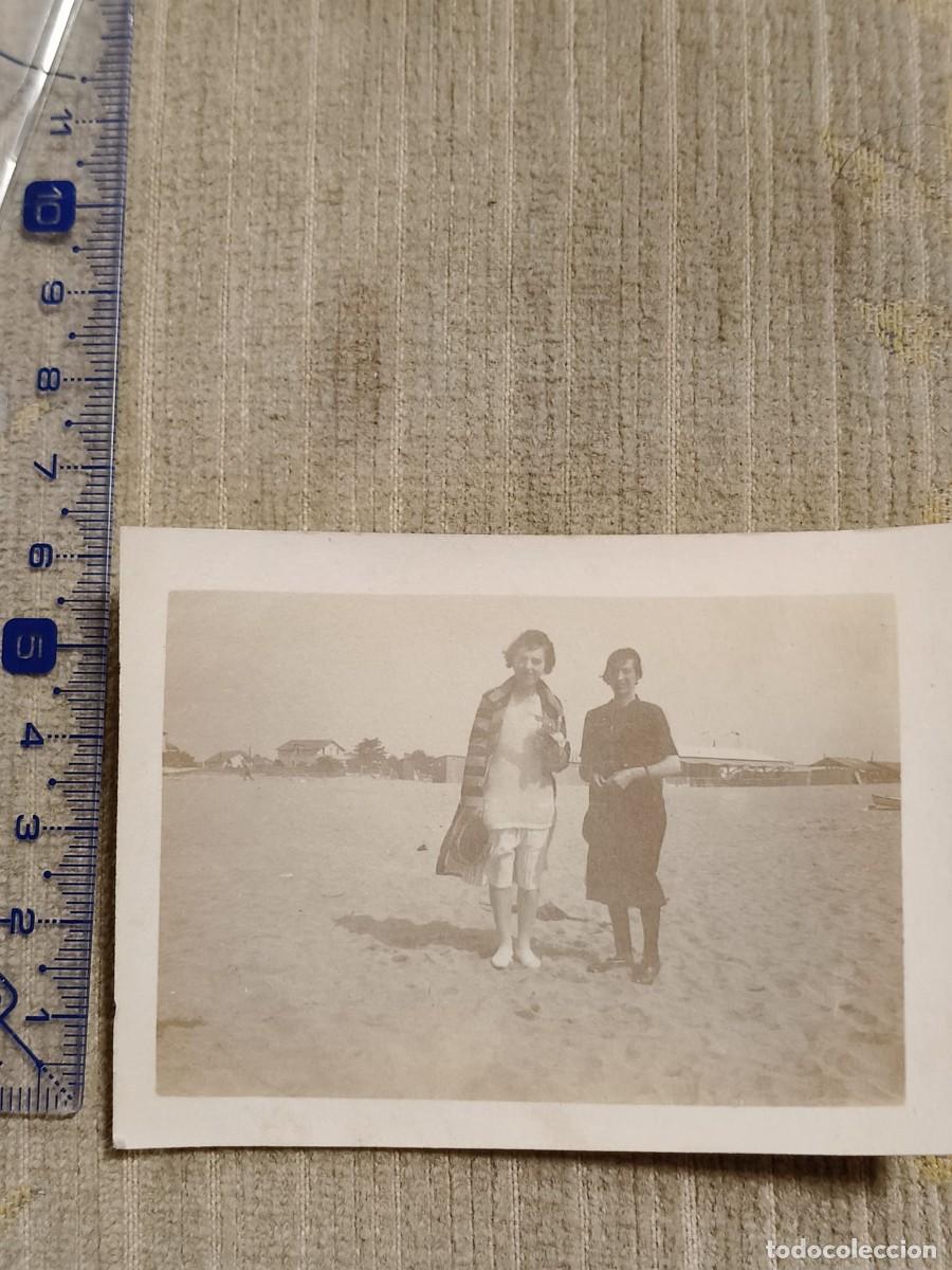 Fotograf&iacute;a antigua: Foto Francia, a&ntilde;os 20. Gelatinobromuro. Pareja en la playa. 8x6cm