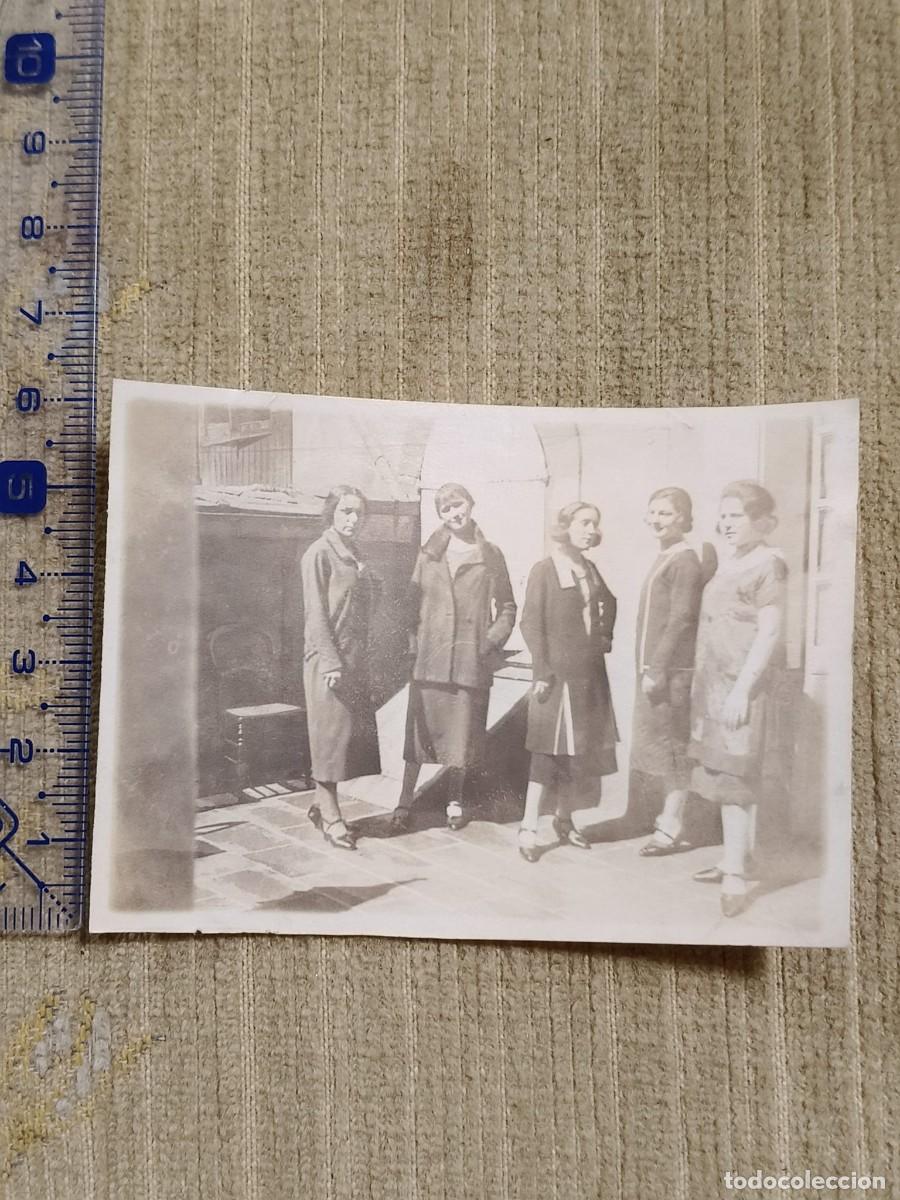 Fotograf&iacute;a antigua: Foto Francia, a&ntilde;os 20. Gelatinobromuro. Retrato mujeres j&oacute;venes. 8x6cm