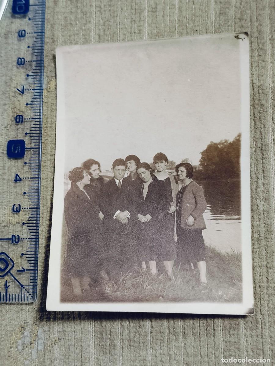 Fotograf&iacute;a antigua: Foto Francia, a&ntilde;os 20. Gelatinobromuro. Mujeres y chico joven. 8x6cm