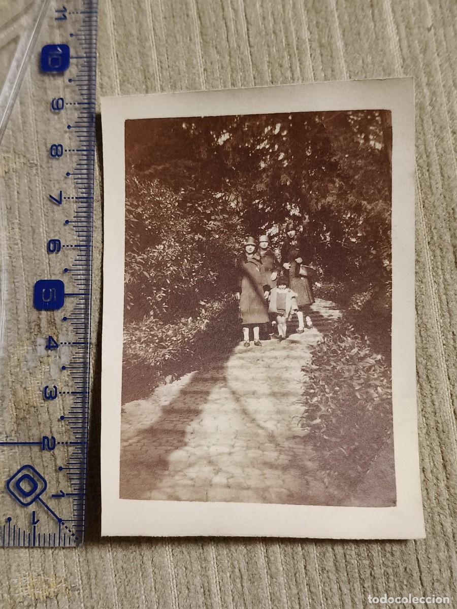 Fotograf&iacute;a antigua: Foto Toulouse?, a&ntilde;os 20. Gelatinobromuro. Mujeres posando en el parque. 8x6cm. France