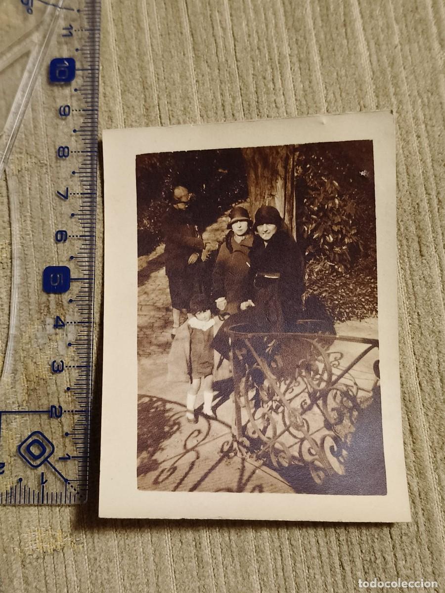 Fotograf&iacute;a antigua: Foto Toulouse?, a&ntilde;os 20. Gelatinobromuro. Mujeres y ni&ntilde;o posando en el parque. 8x6cm. France