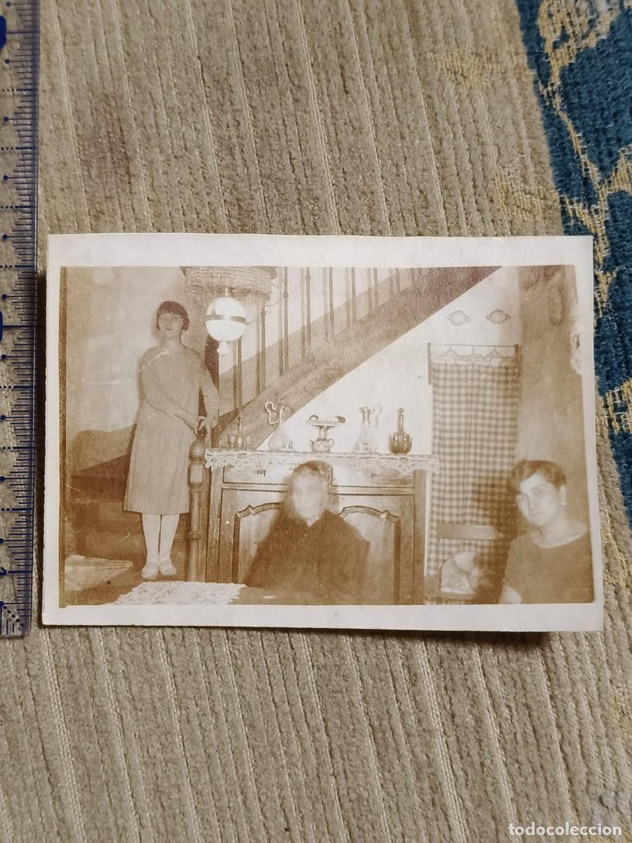Fotograf&iacute;a antigua: Foto Toulouse?, a&ntilde;os 20. Gelatinobromuro. Mujeres en la casa. 8x6cm. France.