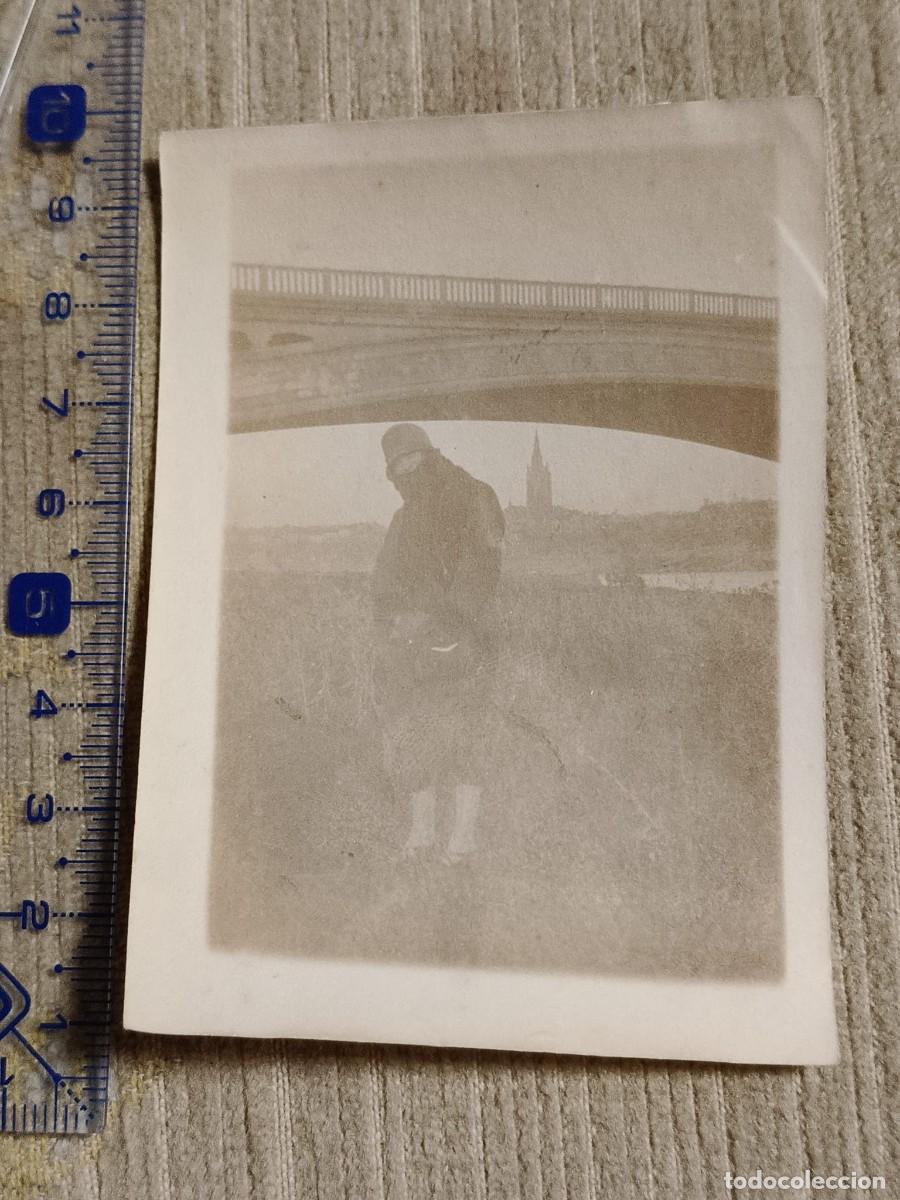 Fotograf&iacute;a antigua: Foto Pont Neuf Toulouse, a&ntilde;os 20. Gelatinobromuro. Mujer posando junto a puente, 3. 8x6cm. France.