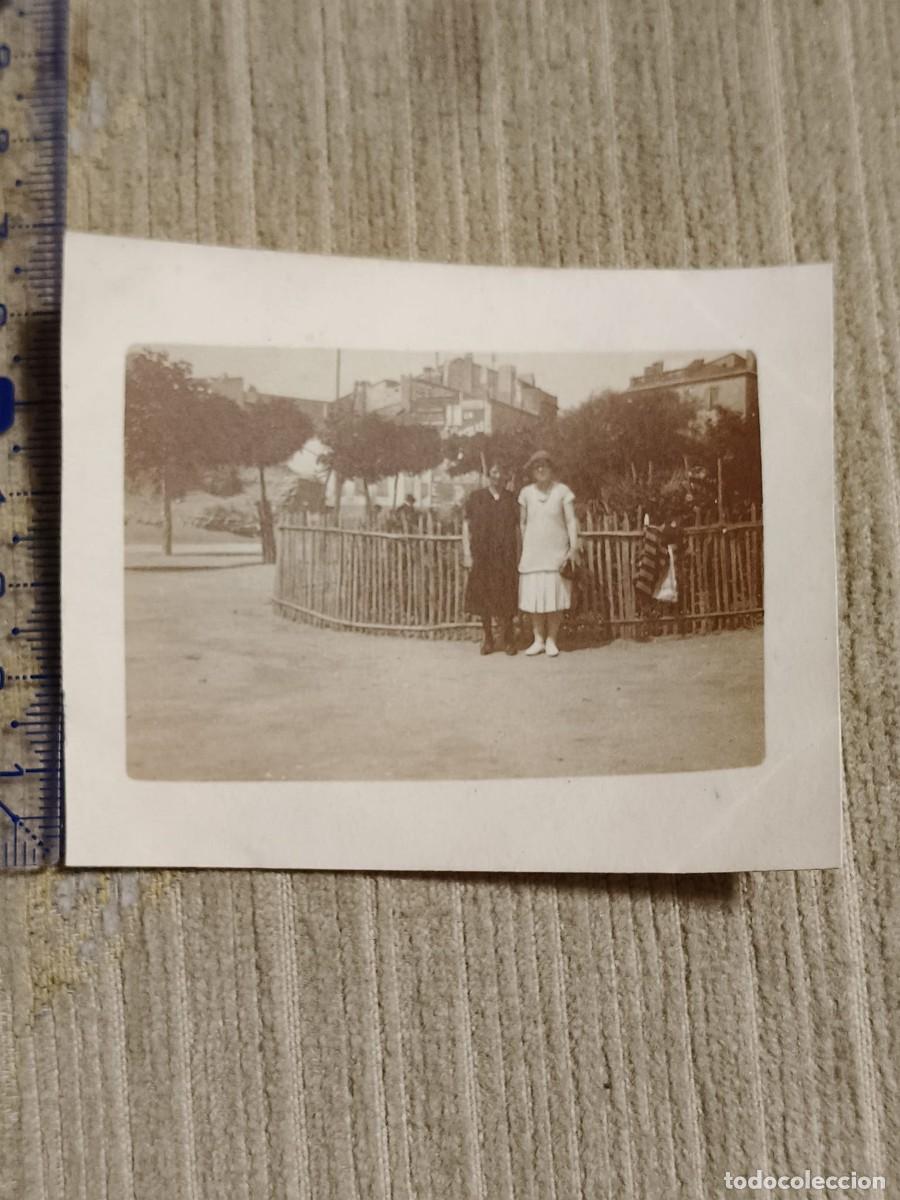 Photographie ancienne: Foto Toulouse, a&ntilde;os 20. Gelatinobromuro. Mujeres en recinto de madera. 8x6cm. France.