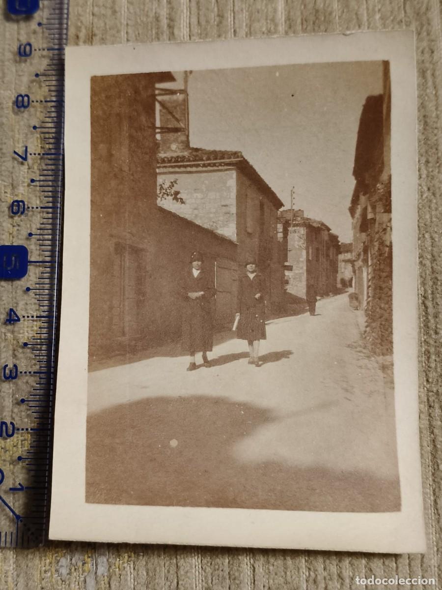 Photographie ancienne: Foto Toulouse, a&ntilde;os 20. Gelatinobromuro. Mujeres paseando por calle empedrada. 8x6cm. France.