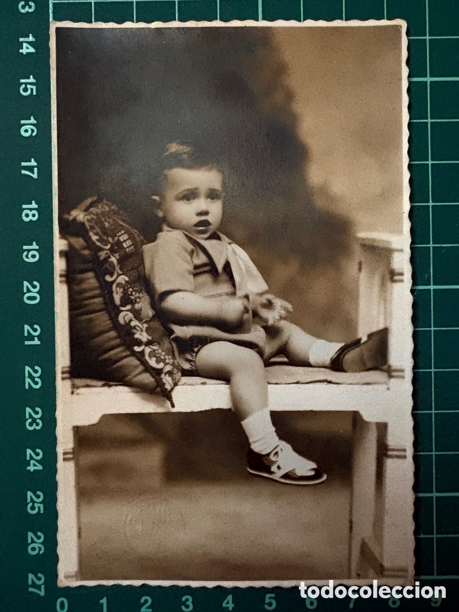 Fotograf&iacute;a antigua: F012-Foto antigua de &eacute;poca - Retrato infantil de estudio, ni&ntilde;o en sill&oacute;n - Papel Agfa