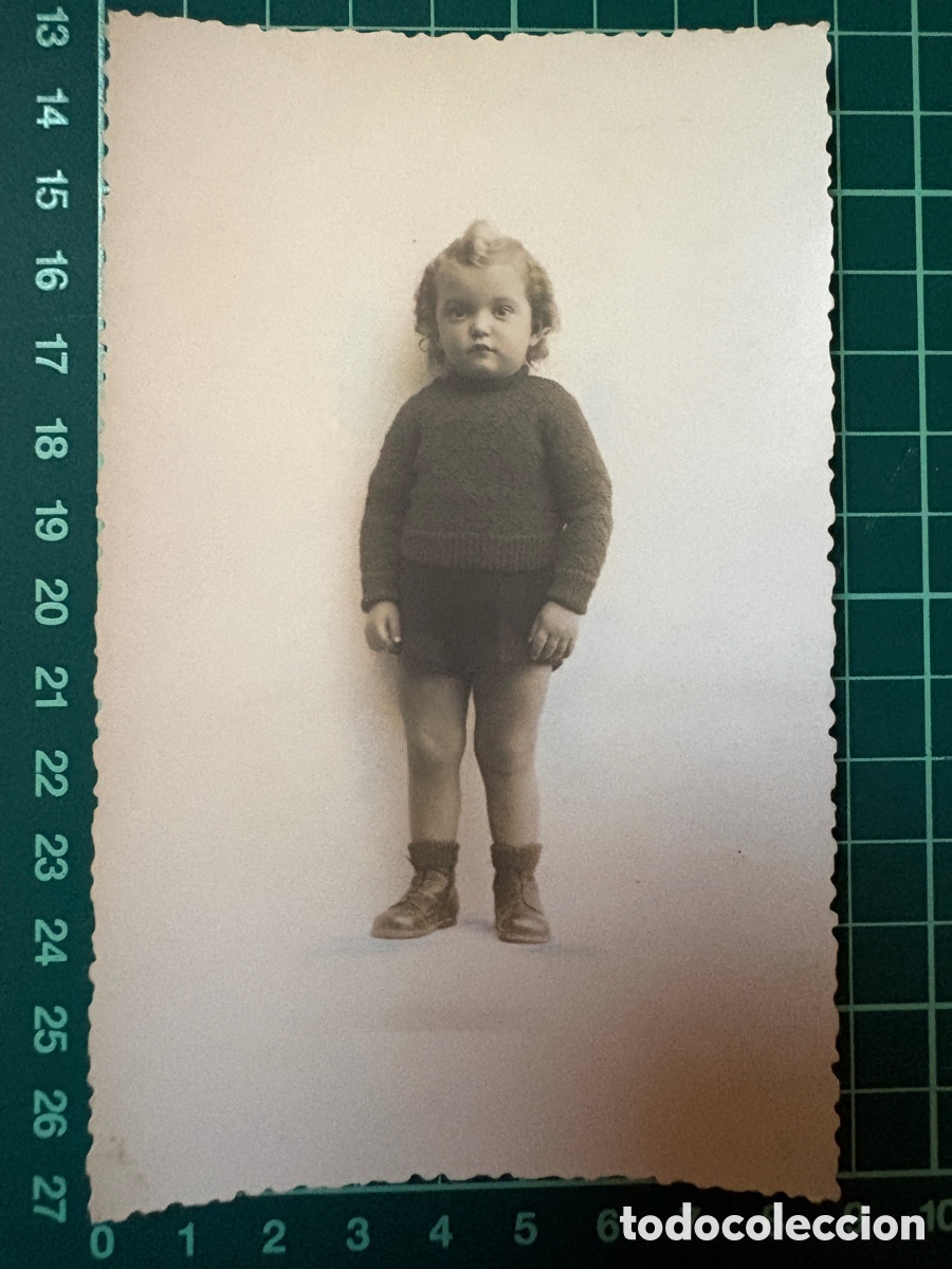 Fotograf&iacute;a antigua: F013-Foto antigua de &eacute;poca - Retrato infantil de estudio, ni&ntilde;o de pie - Papel Agfa