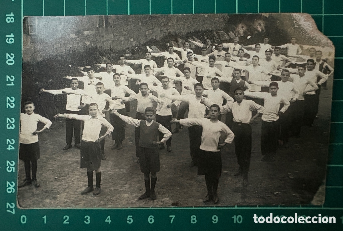 Fotograf&iacute;a antigua: F017-Foto antigua (1922-25). Clase de gimnasia y gimnastica. Seminaristas Menores, Santiago