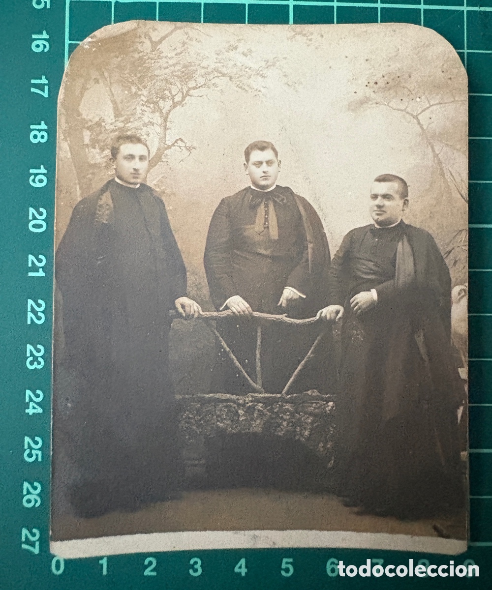 Photographie ancienne: F023-Foto antigua c. 1910-1920. Sacerdotes / Seminaristas en estudio.