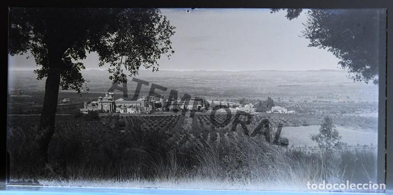 Fotograf&iacute;a antigua: Antiguo negativo cristal panoramica Monasterio de Poblet Tarragona mide 17x8 cm principios siglo XIX