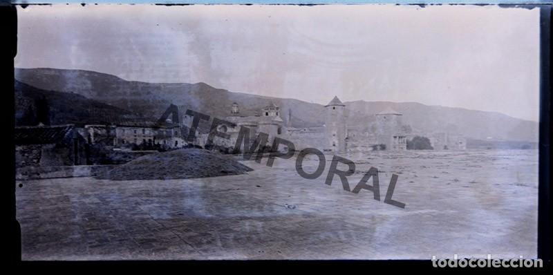 Fotograf&iacute;a antigua: Antiguo negativo cristal Monasterio de Poblet Tarragona mide 17x8 cm principios siglo XIX raro