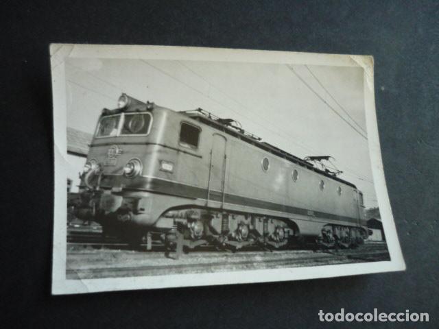 Alte Fotografie: MAQUINA DE TREN RENFE FERROCARRIL ESTACION ESPA&Ntilde;A ANTIGUA FOTOGRAFIA 6 X 9 CM