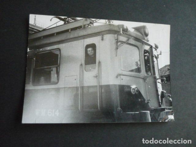 Alte Fotografie: FERROVIARIOS EN MAQUINA DE TREN RENFE FERROCARRIL ESTACION ESPA&Ntilde;A ANTIGUA FOTOGRAFIA 7,5 X 10,5 CM