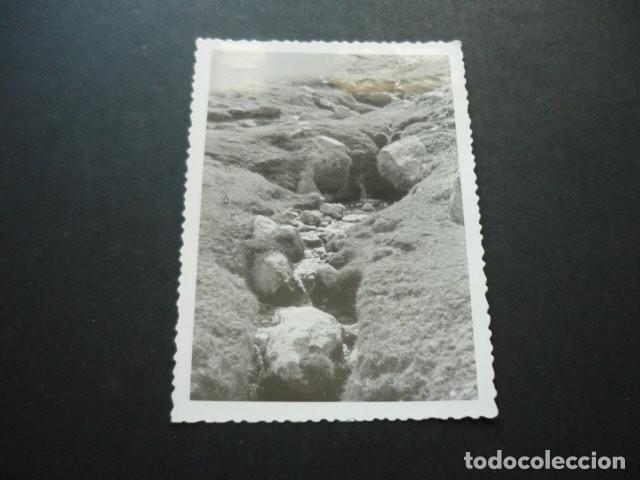 Alte Fotografie: SIERRA DE GUADARRAMA MADRID NACIMIENTO DE UN ARROYO ANTIGUA FOTOGRAFIA 7,5 X 10 CM