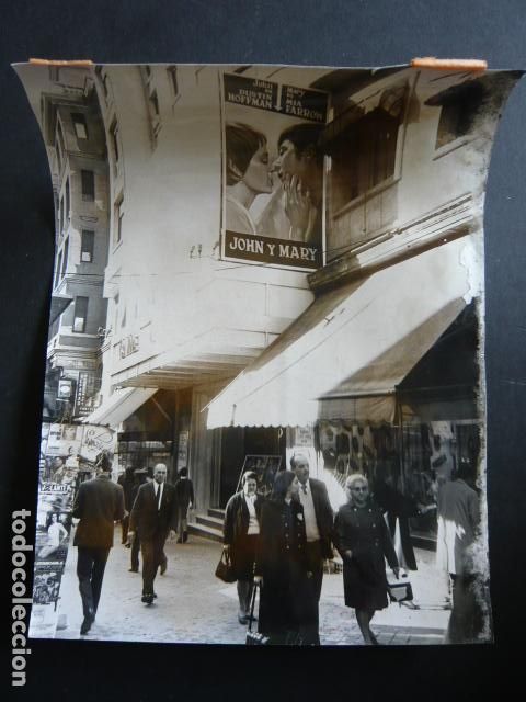 Antique Photography: CARTEL PELICULA JOHN Y MARY CINE RIALTO MADRID ANTIGUA FOTOGRAFIA 18 X 24 CM